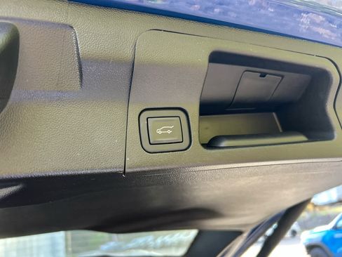 Used 2023 GMC Acadia SLE w/ Driver Convenience Package image 22