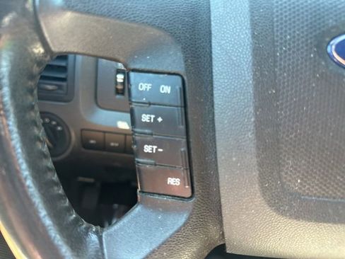 Used 2011 Ford Escape XLT AWD/4WD image 22