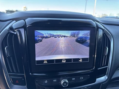 Used 2023 Chevrolet Traverse LT image 17