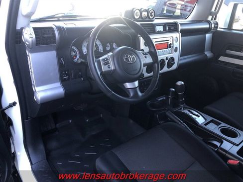 Used 2012 Toyota FJ Cruiser 4WD w/ Upgrade Pkg image 10