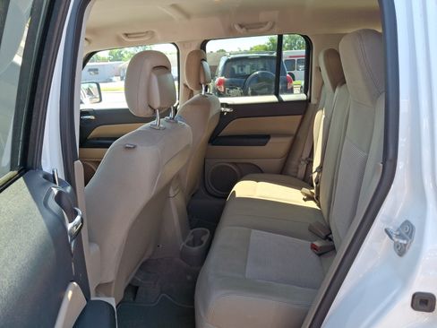 Used 2016 Jeep Patriot Latitude FWD image 12
