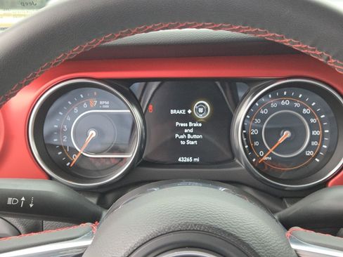 Used 2023 Jeep Gladiator Rubicon w/ Trailer Tow Package image 28