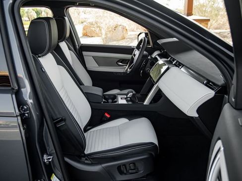 Used 2024 Land Rover Discovery Sport Dynamic SE image 27