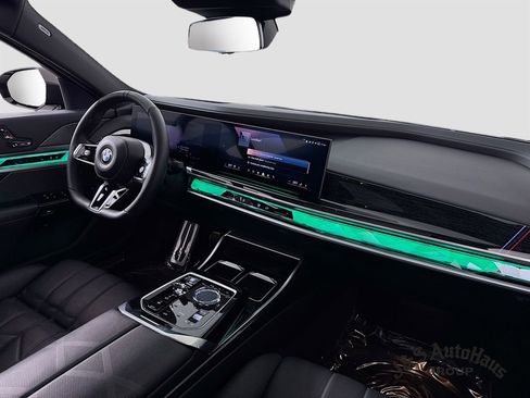 Used 2024 BMW 760i xDrive w/ Luxury Rear Seating Package image 31