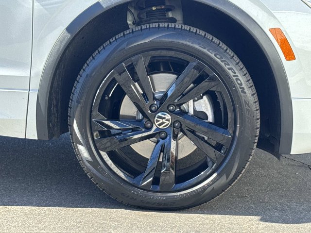 Certified 2024 Volkswagen Tiguan SE R-Line FWD image 36