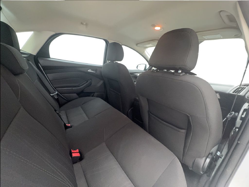 Used 2016 Ford Focus SE w/ SE Sport Package FWD image 25