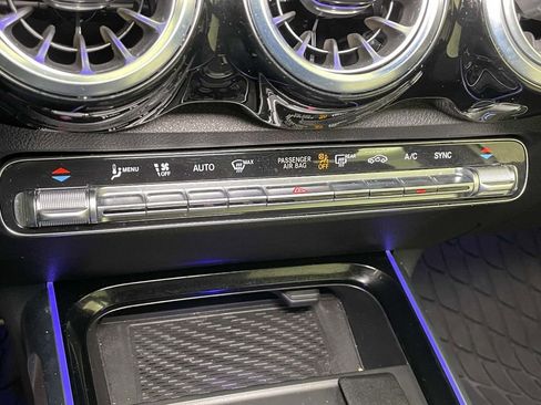 Used 2025 Mercedes-Benz GLB 35 AMG 4MATIC image 31