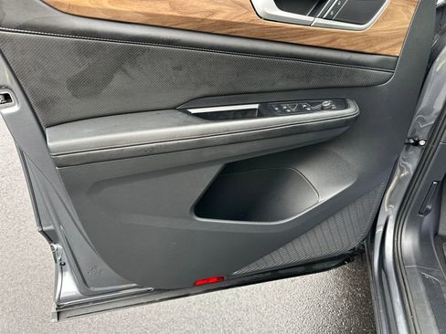 Used 2024 Volkswagen Atlas SE image 15