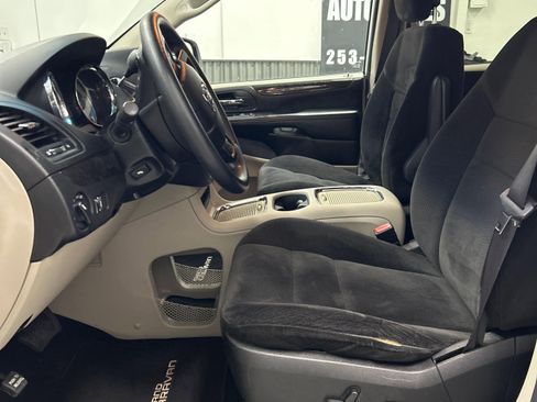 Used 2014 Dodge Grand Caravan SXT image 8