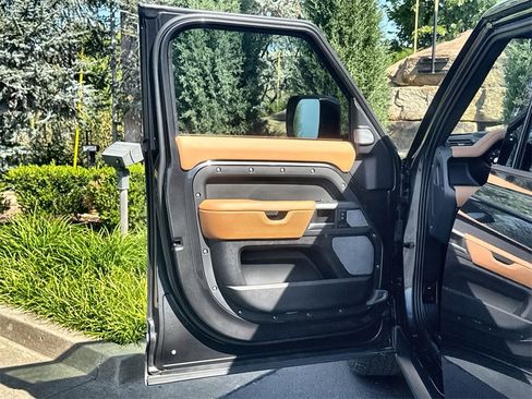 Used 2024 Land Rover Defender 130 X image 17