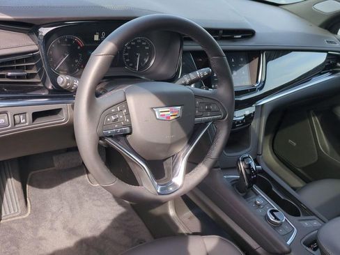 Used 2025 Cadillac XT6 Premium Luxury image 9