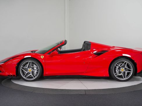 Used 2021 Ferrari F8 Tributo RWD image 7