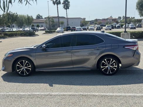 Used 2020 Toyota Camry SE image 6