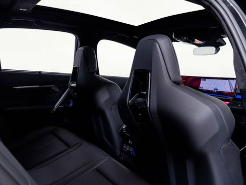 Used 2025 BMW M5 w/ Executive Package image 39