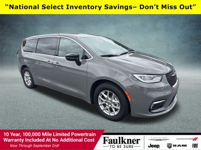 New 2025 Chrysler Pacifica Select
