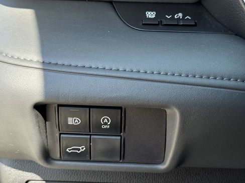 Used 2023 Toyota Highlander XLE FWD image 23