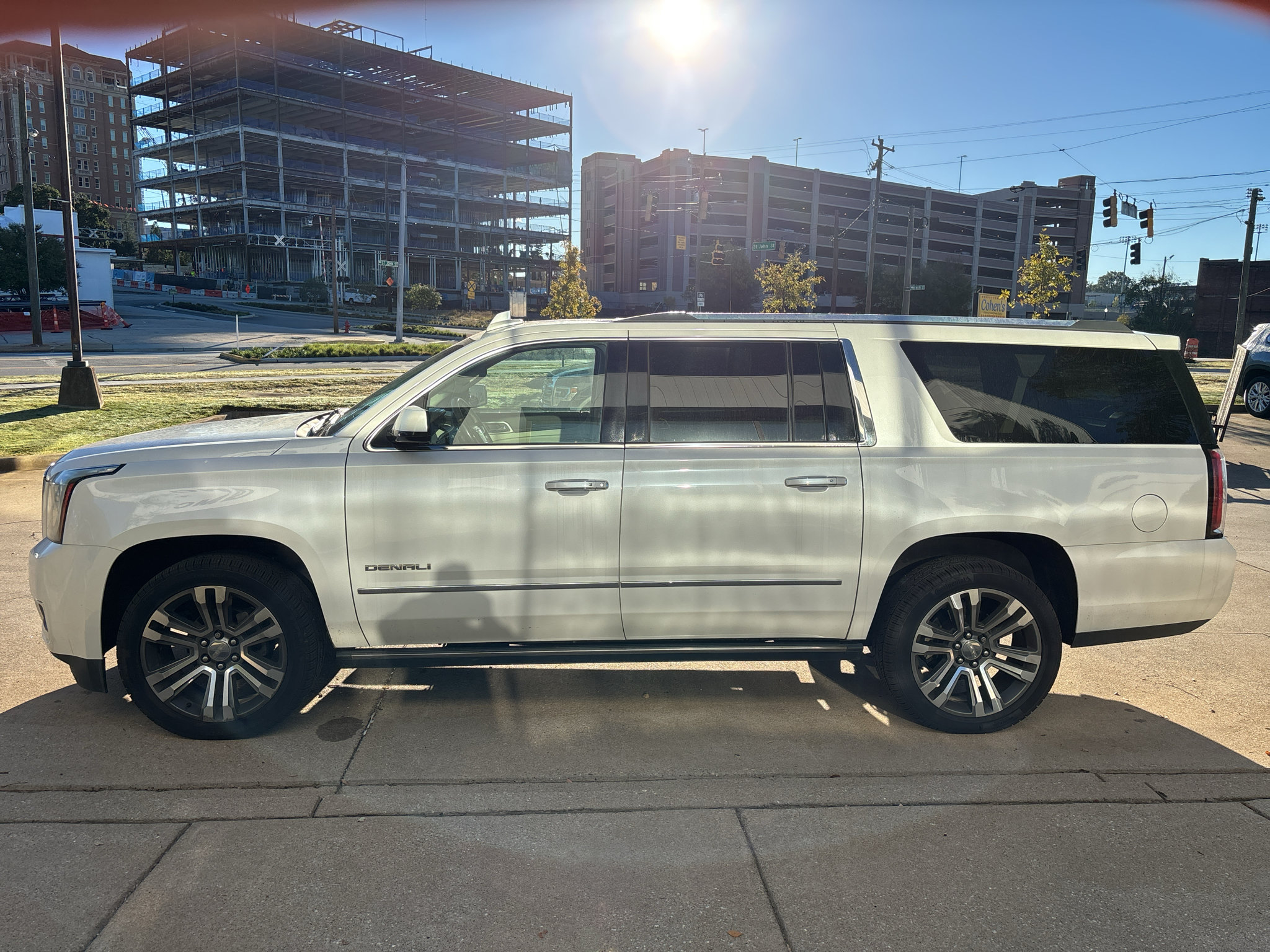 Used 2019 GMC Yukon XL Denali w/ Denali Ultimate Package AWD/4WD image 5