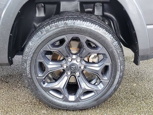Used 2024 RAM 1500 Limited AWD/4WD image 5