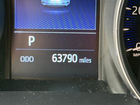 Used 2021 Toyota C-HR XLE image 19