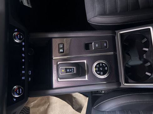 New 2025 Mitsubishi Outlander SE image 17