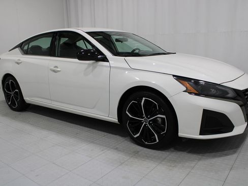 Used 2024 Nissan Altima 2.5 SR FWD image 4