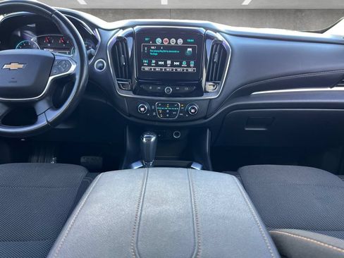Used 2018 Chevrolet Traverse LT FWD image 3