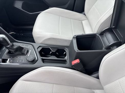 Used 2018 Volkswagen Tiguan SEL AWD/4WD image 24