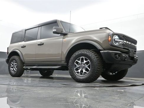 Used 2025 Ford Bronco Badlands image 23