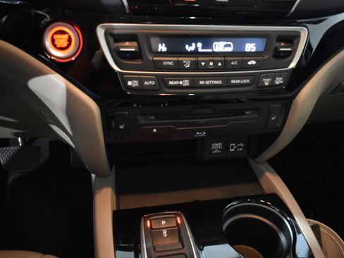 Used 2020 Honda Pilot Touring image 25