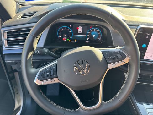 Used 2024 Volkswagen Atlas Cross Sport SE w/ Panoramic Sunroof Package image 22