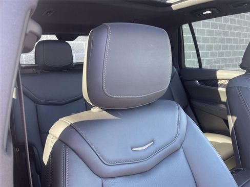 Certified 2025 Cadillac XT6 Premium Luxury AWD/4WD image 38