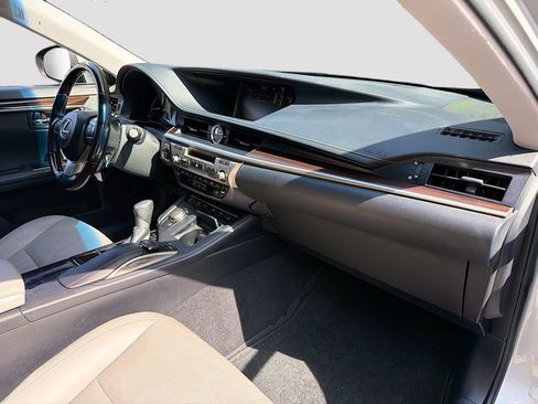 Used 2016 Lexus ES 350 w/ Luxury Package w/Wood Trim FWD image 27