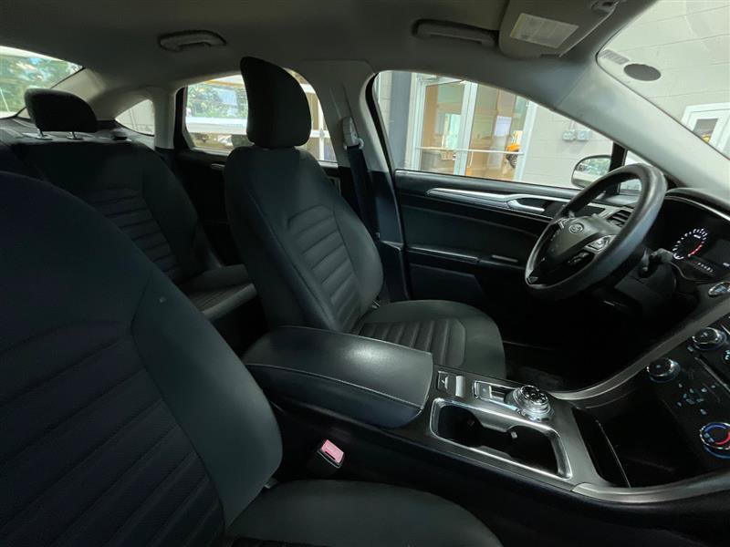 Used 2018 Ford Fusion SE FWD image 27