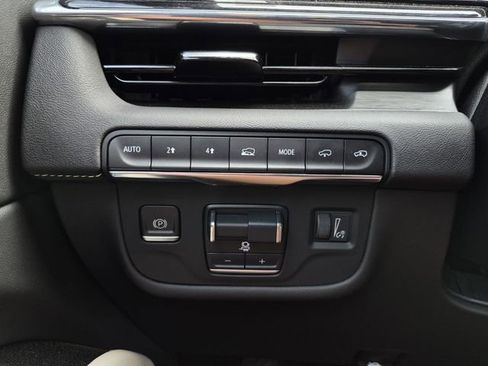 Used 2023 Cadillac Escalade ESV Sport w/ Touring Package image 34