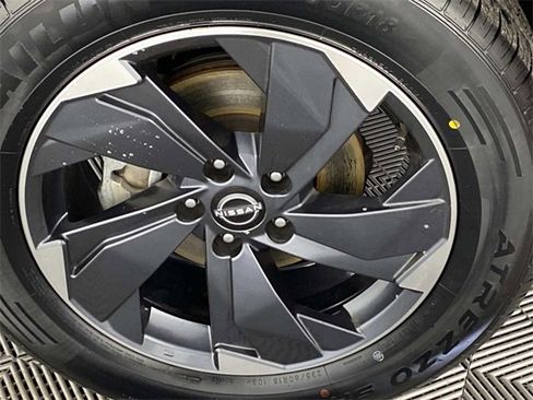 Used 2024 Nissan Rogue SV image 27