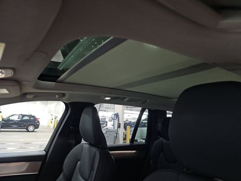 Used 2025 Volvo XC90 B6 Plus image 11