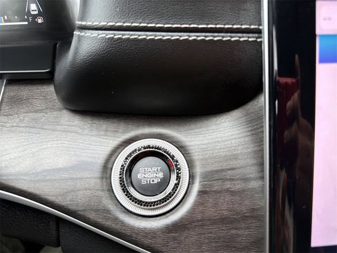 Used 2023 Jeep Grand Cherokee Limited w/ Luxury Tech Group II image 33