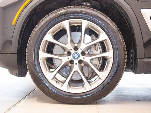 Used 2025 BMW X5 xDrive50e AWD/4WD image 9
