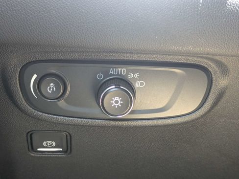 Used 2024 GMC Terrain SLE FWD image 28