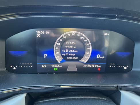 Certified 2024 Volkswagen Taos SE image 20