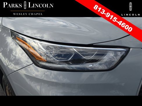 Used 2022 Toyota Highlander Bronze Edition image 6