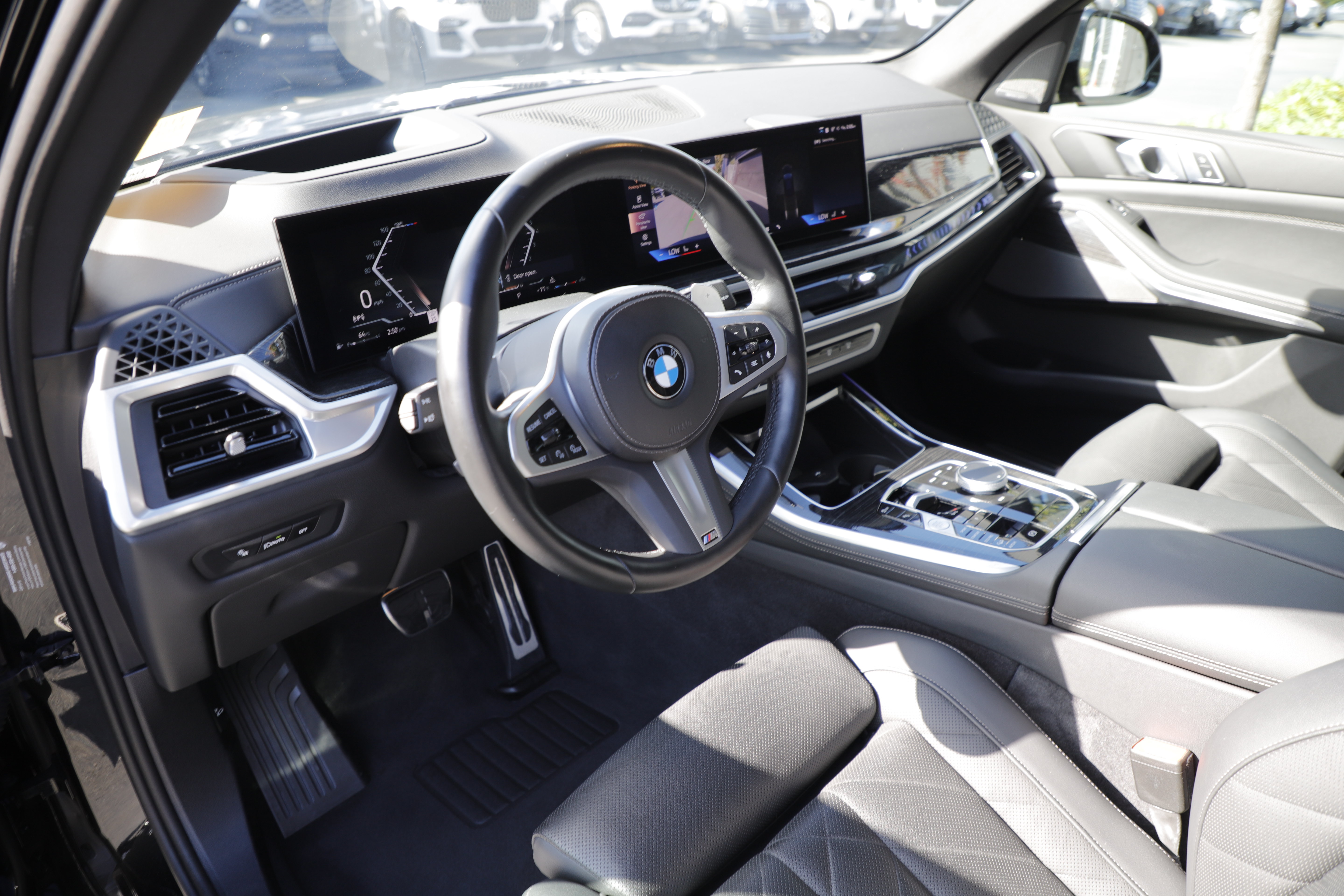 Used 2025 BMW X5 xDrive40i w/ M Sport Package AWD/4WD image 18