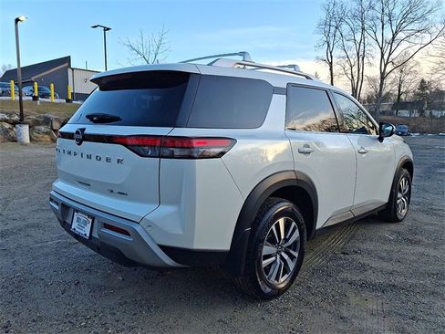 Certified 2024 Nissan Pathfinder SL image 25