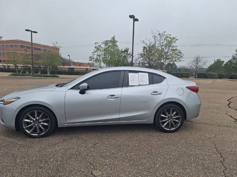Used 2018 MAZDA MAZDA3 Touring image 14