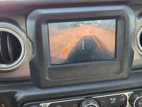 Used 2019 Jeep Wrangler Unlimited Sahara w/ Safety Group AWD/4WD image 16