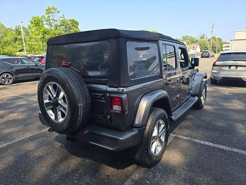 Used 2018 Jeep Wrangler Unlimited Sahara w/ Cold Weather Group AWD/4WD image 4