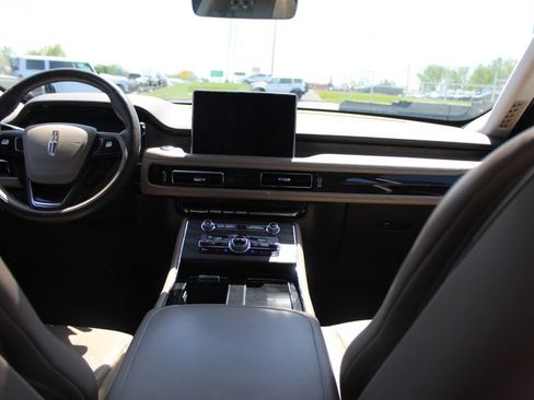 Used 2023 Lincoln Aviator Reserve w/ Equipment Group 201A AWD/4WD image 17