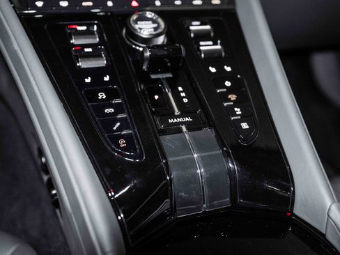 Used 2024 Aston Martin DB12 Coupe image 27