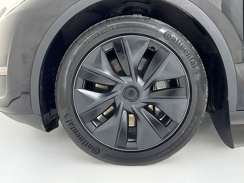 Used 2024 Tesla Model Y Long Range image 32