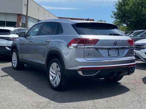 Certified 2023 Volkswagen Atlas Cross Sport SE w/ Panoramic Sunroof Package AWD/4WD image 4